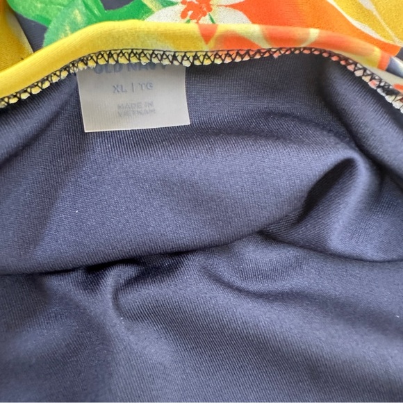 Old Navy | Lemon Citrus Print One-Piece Swimsuit | Twist-Back Cutout | Size XL - Picture 5 of 6